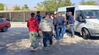 Erzincanda 8 kaçak göçmen ve 1 organizatör şüphelisi yakalandı