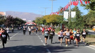 Erzincanda Cumhuriyet koşusu yapıldı