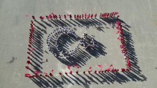 Erzincanda öğrenciler Cumhuriyet Bayramına özel koreografi oluşturdu