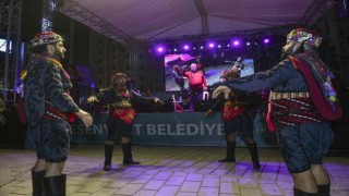 Esenyurt Kardeş Kültürler Festivali 5. Gününde sanatçı Tolga Çandar sahne aldı