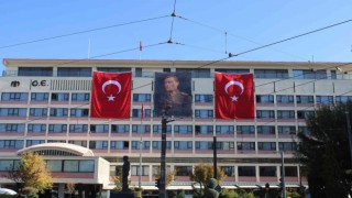 Eskişehir sokakları Türk bayrakları ve flamalarıyla Cumhuriyet Bayramını kutlamaya başladı