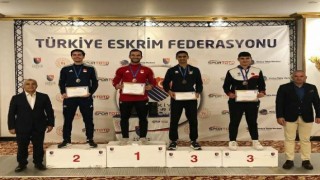 Eskişehirli eskrim sporcusu uluslararası müsabakada gümüş madalya kazandı