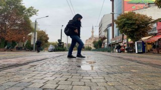Eskişehirliler güne yağmurla uyandı
