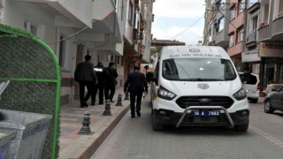 Evde tek bırakılan çocuk ölü bulundu