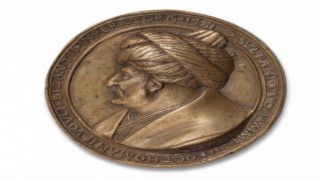 Fatih Sultan Mehmetin resmedildiği madalyon 38 bin sterline satıldı