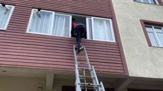 Felçli adam yalnız kaldığı evde ölmekten korkup hüngür hüngür ağladı