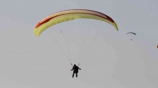 Fethiyede 22. Uluslararası Ölüdeniz Hava Oyunları Festivali devam ediyor