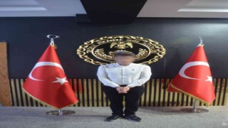 Fetullahçı Terör Örgütüne (FETÖ) üye olduğu gerekçesi ile ordudan ihraç edilen eski binbaşı G.S., İstanbulda düzenlenen operasyonda yüklü miktarda para ile yakalandı.