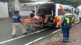 Filipinlerde hastaneye yetişemeyen kadın Tuk-Tukta doğum yaptı