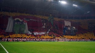 Galatasaray taraftarından Cumhuriyetin 100. yılına özel koreografi