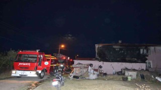 Garajdaki LPGli otomobil ve ev alev topuna döndü
