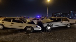 Gaziantepte iki araç kafa kafaya çarpıştı: 2si ağır 10 yaralı