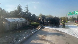 Gebzede kimyasal madde yüklü tanker devrildi: 1 yaralı