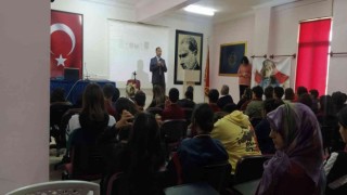 Gedizde öğrencilere “Peygamberimiz, cami ve irşat konulu konferans düzenlendi