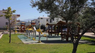 Gemlikte yeni parklarda ahşap dönemi