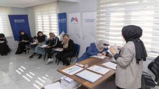 Göçmenler Türkçe öğreniyor: Sosyal Uyum Merkezinde Türkçe kursları başladı