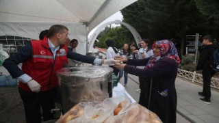 Gölbaşı Belediyesi vatandaşlara çorba ve kandil simidi ikram etti