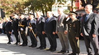 Gönende çelenk sunma töreni yapıldı