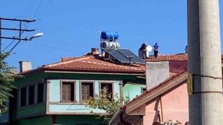 Güvenlik önlemi almadan anten tamiri yapan şahıslar böyle görüntülendi