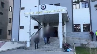 Haklarında 25 yıl 10 ay kesinleşmiş hapis cezası bulunan biri cezaevi firarisi 2 hükümlü tutuklandı