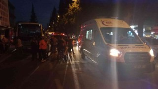 Halk otobüsün altında kaldı, vatandaşlar otobüsü kaldırarak kurtardı