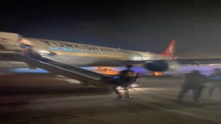 Hatayda THY uçağının lastiği patladı