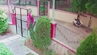 Herkesin gözü önünde motosikleti çaldılar