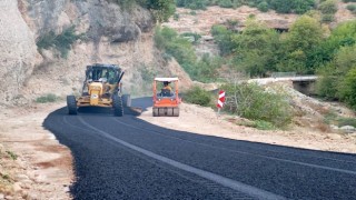 Heyelan nedeniyle kapanan köy yolu genişletildi