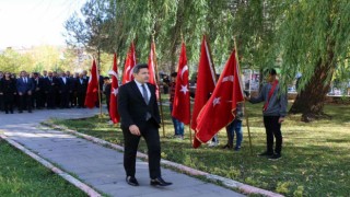 Hizanda çelenk sunma töreni