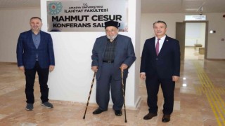 İlahiyat fakültesi konferans salonuna Mahmut Cesurun adı verildi