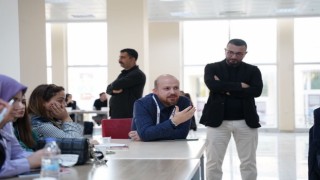 İlim Yayma Vakfı Mütevelli Heyeti Başkanı Bilal Erdoğan, Mardinde gençlerle buluştu