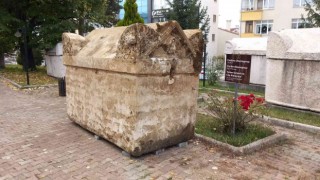 İnşaat kazısında Roma dönemine ait lahit bulundu