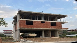 Antalya Serik'te İnşaattan düşen işçi kaldırıldığı hastanede hayatını kaybetti