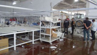 İşçiler çalışırken fabrikanın duvarı çöktü