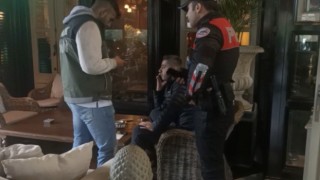 İstanbulda AVMlerde eş zamanlı yabancı şahıs denetimi: Üstünden silah çıktı