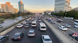 İstanbulda haftanın ilk günü trafik yoğunluğu yüzde 51e ulaştı