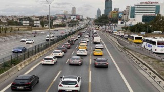 İstanbulda haftanın son iş gününde trafik yoğunluğu