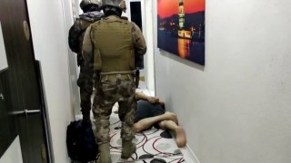 İstanbulda oto hırsızlığı çetesine operasyon kamerada