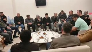 İstanbulda tedavileri süren madencilerin yakınları patlamada hayatını kaybeden madenciler için Kuran-ı Kerim okudu