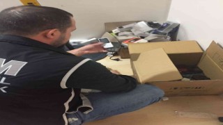 İstanbulda yüzlerce kaçak telefon ele geçirildi