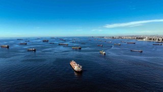 İstanbulun manzarasını gemiler kapattı