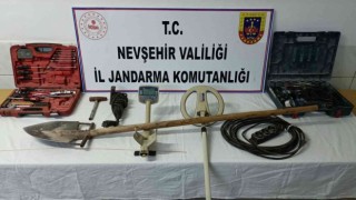 İzinsiz kazı yapan 2 kişiye gözaltı