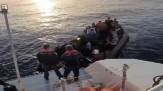 İzmir açıklarında 143 göçmen kurtarıldı, 31 göçmen yakalandı