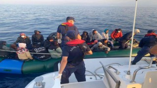 İzmir açıklarında 48 düzensiz göçmen kurtarıldı