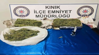 İzmir polisi uygulama sırasında uyuşturucuyu buldu