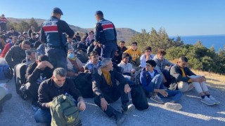 İzmirde 107 düzensiz göçmen ve 11 organizatör yakalandı