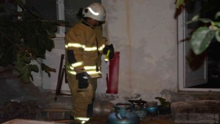 İzmirde 2 katlı binada patlama: 1i çocuk 3 kişi yaralandı