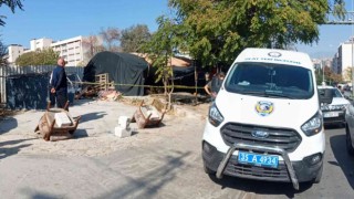İzmirde barakada sır ölüm: Bıçaklanmış halde ölü bulundu