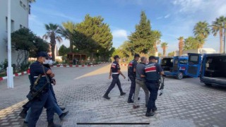 İzmirde göçmen kaçakçılığı operasyonu: 5 tutuklama