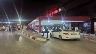 İzmirde husumetliler arasında bıçaklı kavga: 1 ağır yaralı